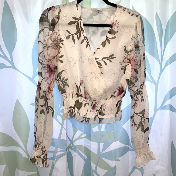 Guess Long Sleeve Blouse Women’s Size Small V Neck Ruched Crop Shirt - Picture 2 of 15